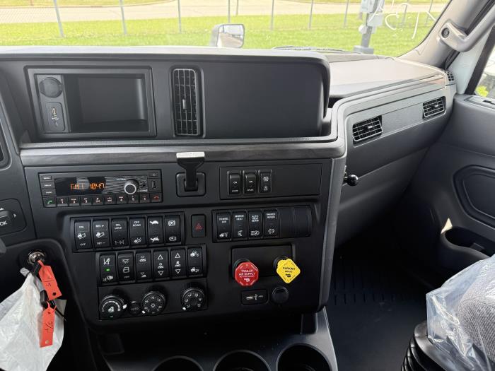 2027 International LT625-2