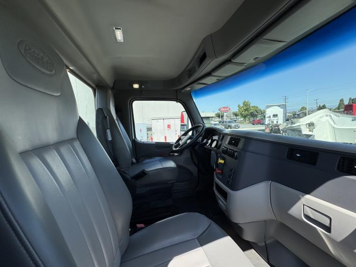 2019 Peterbilt 579-17