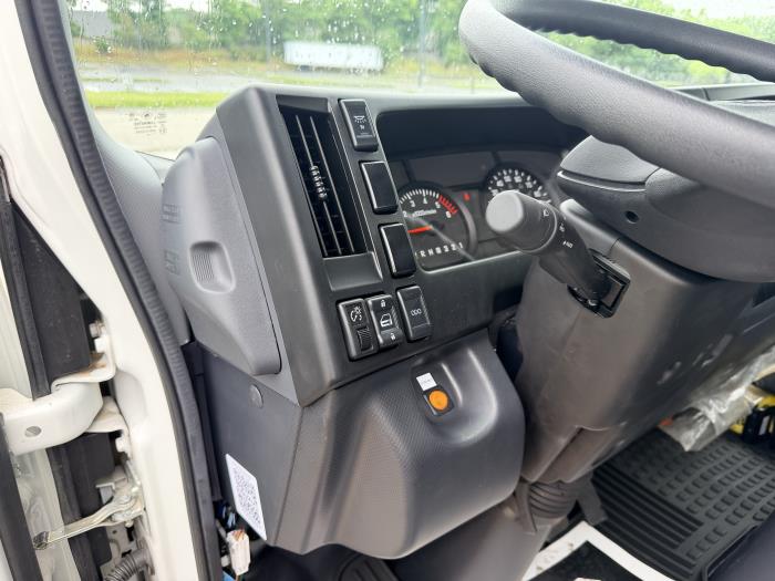 2025 Isuzu NRR-23