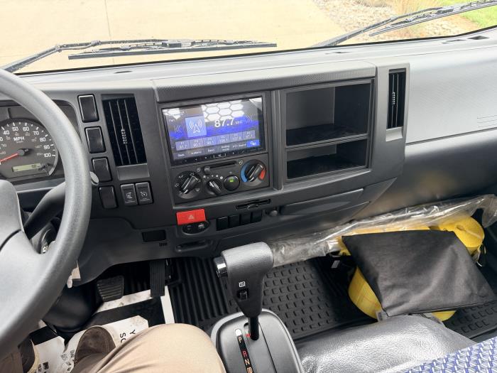 2025 Isuzu NRR-26