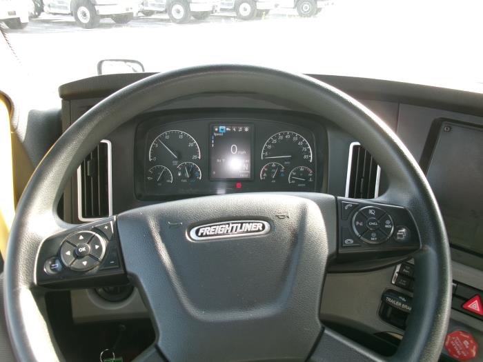 2022 Freightliner Cascadia-10