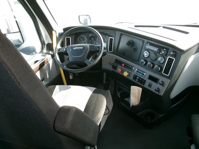 2022 Freightliner Cascadia-15