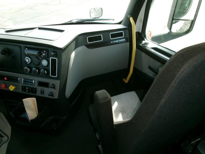 2022 Freightliner Cascadia-16