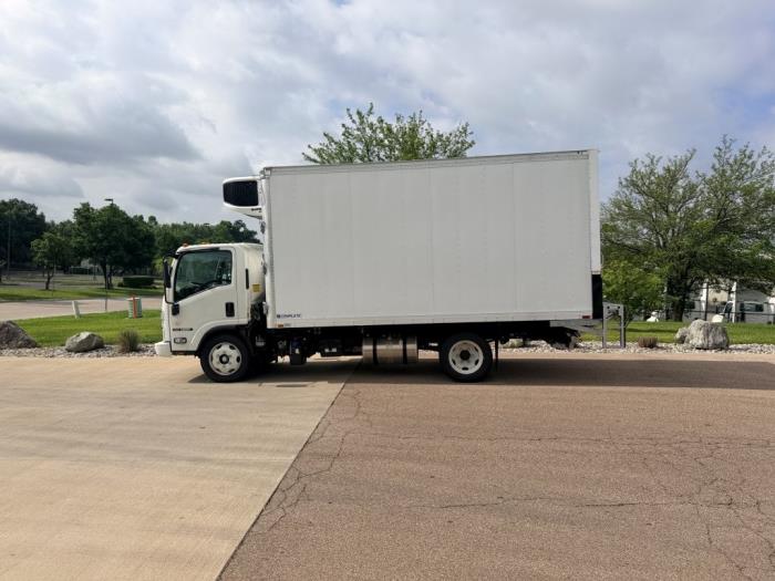 2024 Isuzu NRR-8