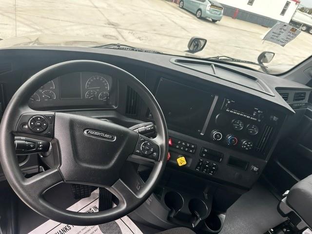 2024 Freightliner Cascadia-11