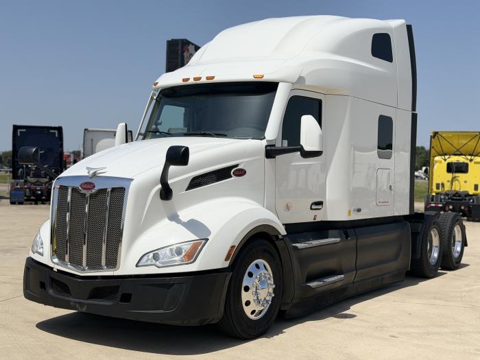 2022 Peterbilt 579-0