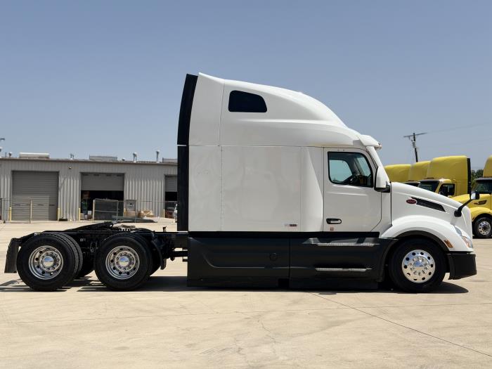 2022 Peterbilt 579-3