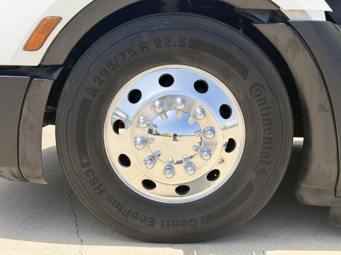 2022 Peterbilt 579-8