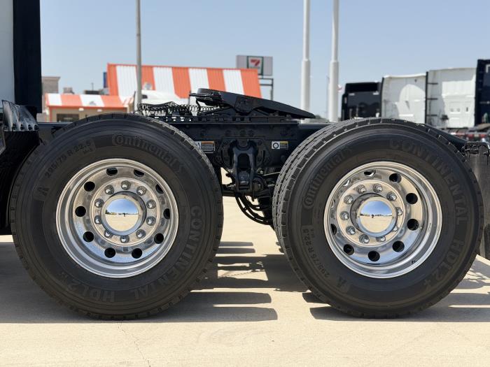 2022 Peterbilt 579-9