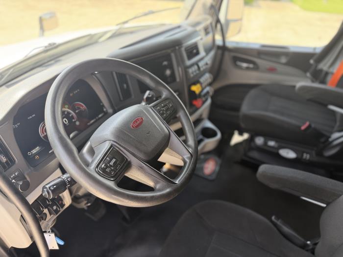2022 Peterbilt 579-17