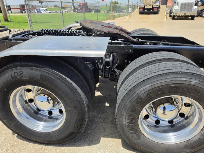 2020 Peterbilt 567-6
