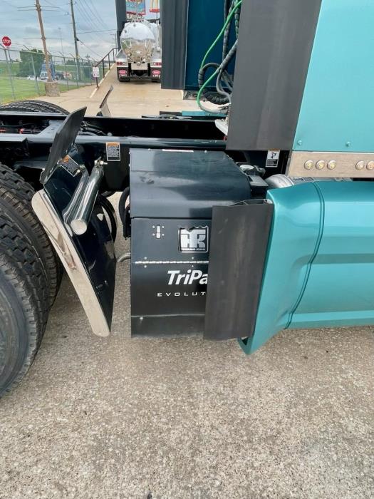 2021 Peterbilt 579-8