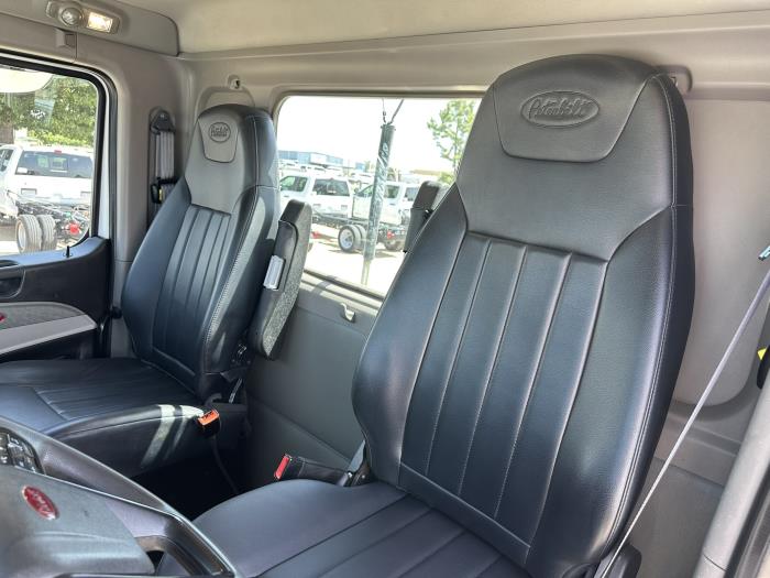 2023 Peterbilt 567-8