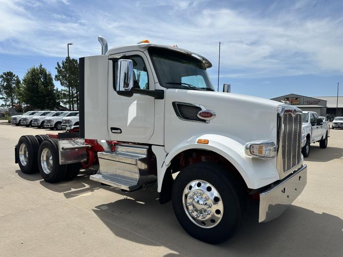 2023 Peterbilt 567-1