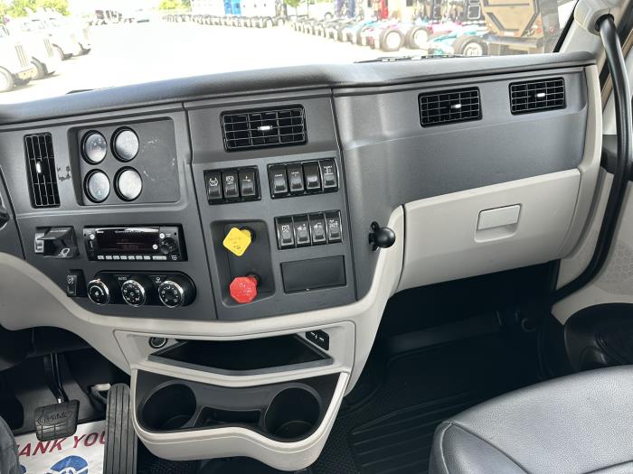2023 Peterbilt 567-8