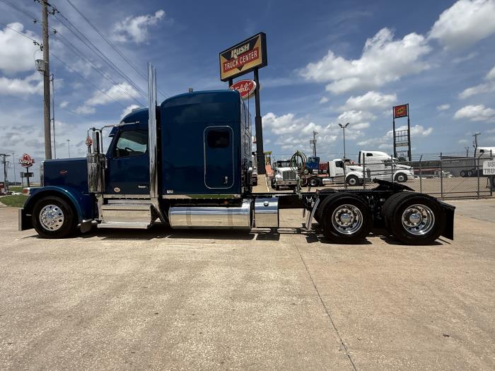 2027 Peterbilt 589-12