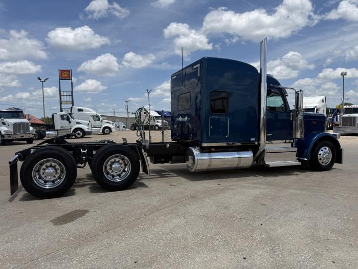 2027 Peterbilt 589-23