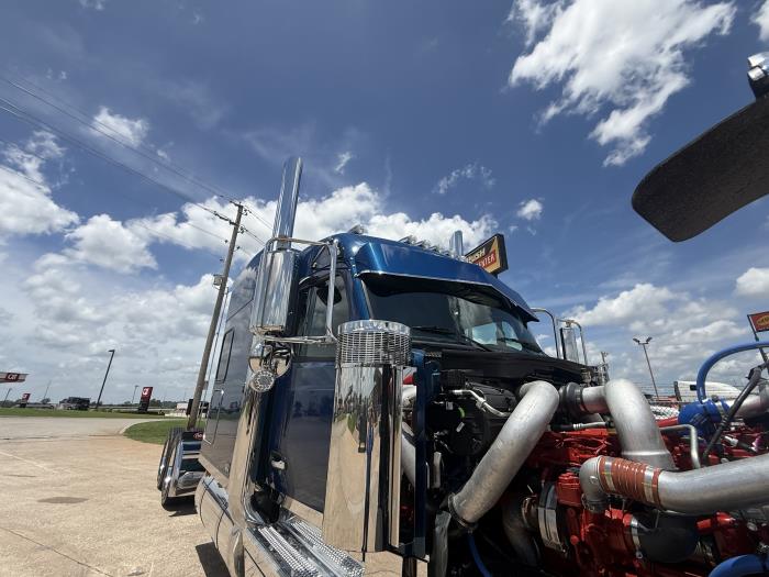 2027 Peterbilt 589-31