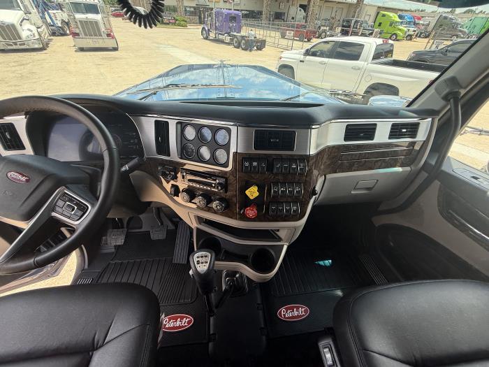 2027 Peterbilt 589-38