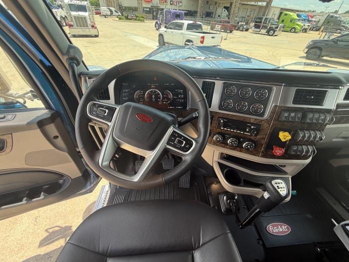 2027 Peterbilt 589-39