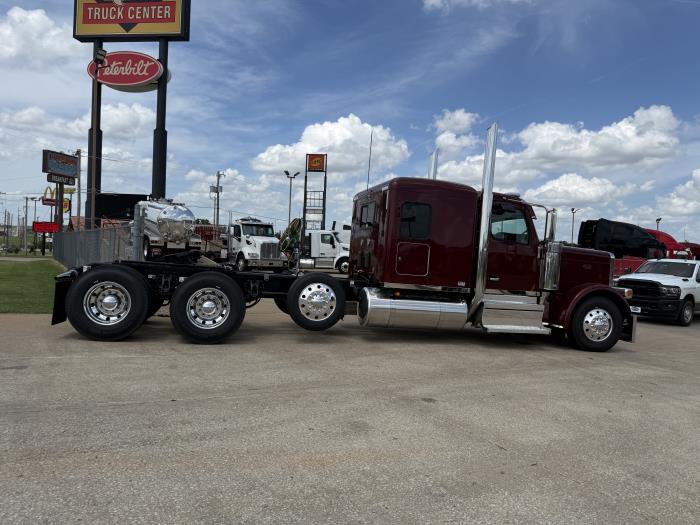 2027 Peterbilt 589-24
