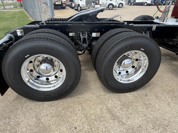 2027 Peterbilt 589-28