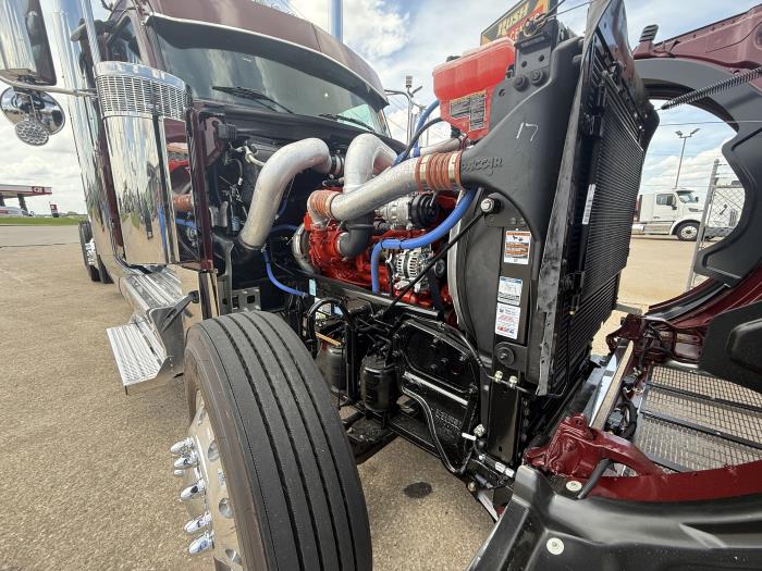 2027 Peterbilt 589-32