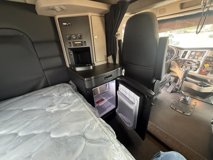 2027 Peterbilt 589-36