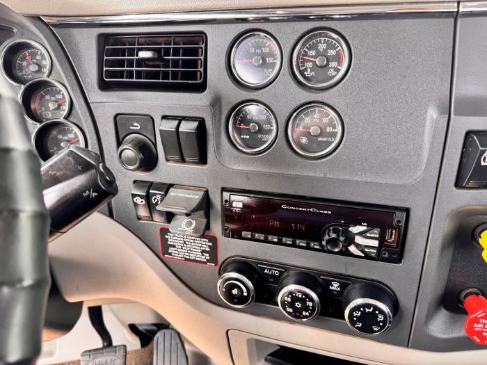 2020 Peterbilt 579-17