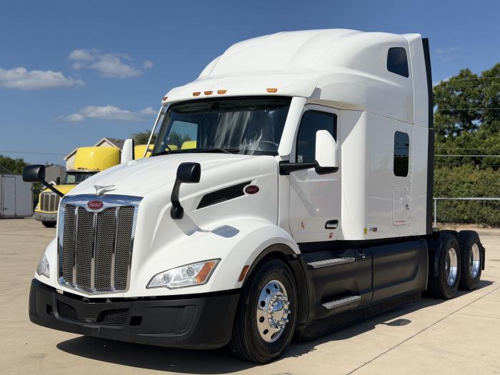 2022 Peterbilt 579-0