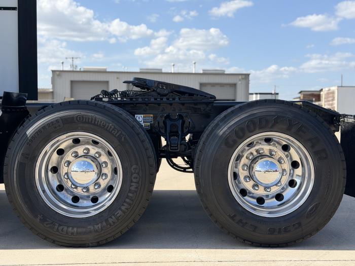 2022 Peterbilt 579-9