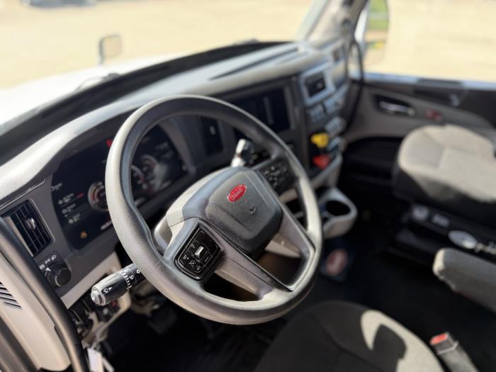 2022 Peterbilt 579-17