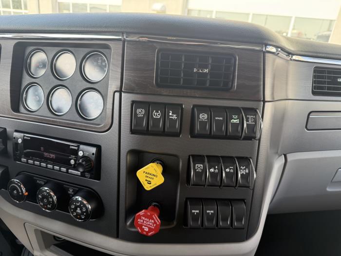 2027 Peterbilt 567-39