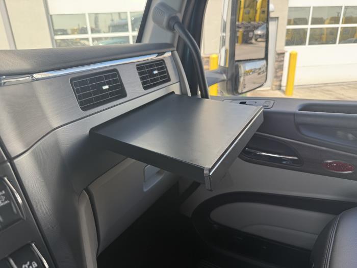 2027 Peterbilt 567-43