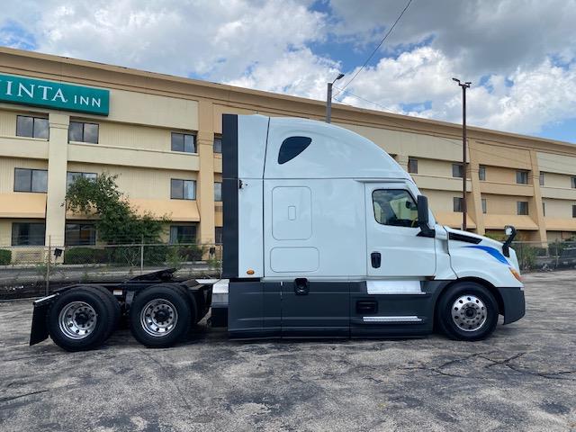 2021 Freightliner Cascadia-9