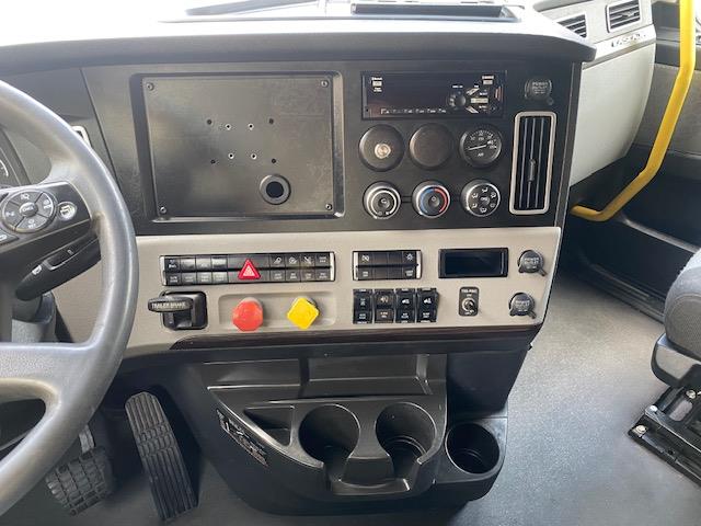 2021 Freightliner Cascadia-21