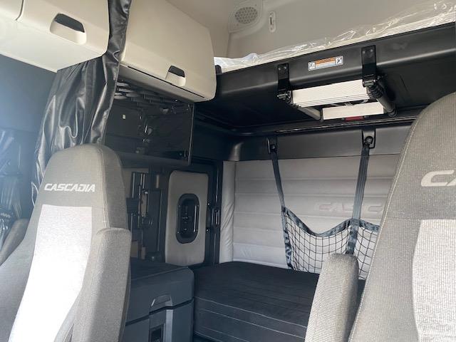 2021 Freightliner Cascadia-23