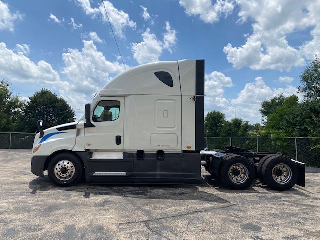 2021 Freightliner Cascadia-1