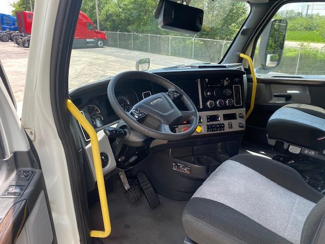 2021 Freightliner Cascadia-16