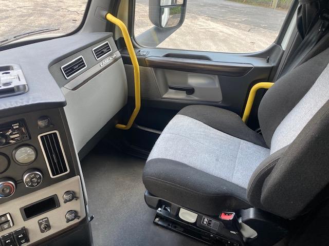 2022 Freightliner Cascadia-22