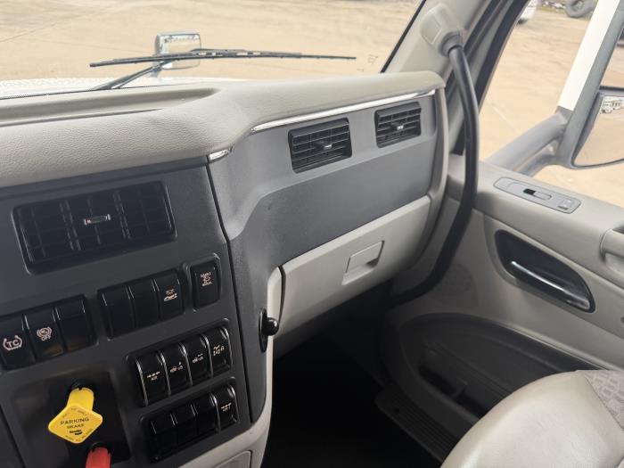 2020 Peterbilt 579-33
