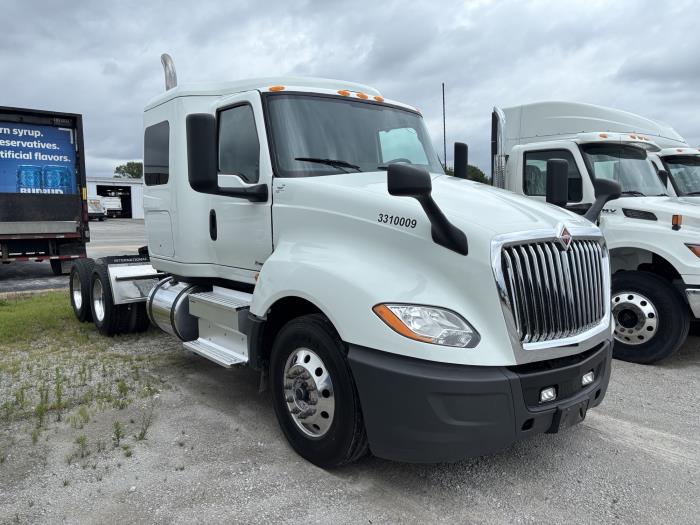2021 International LT625-1