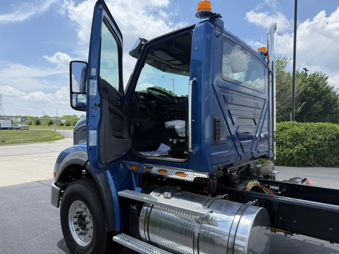 2027 International HX620-6