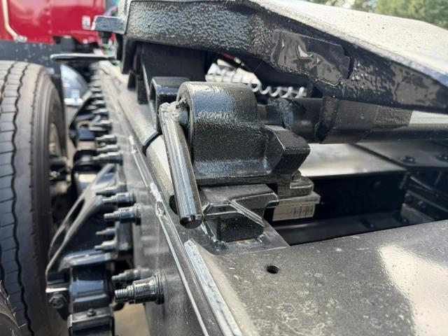 2027 Peterbilt 589-27