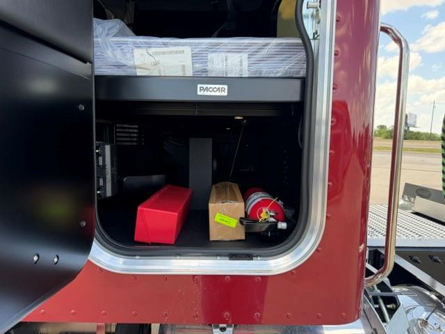 2027 Peterbilt 589-32