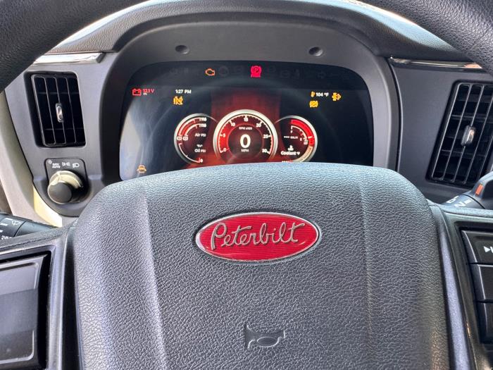 2022 Peterbilt 579-15