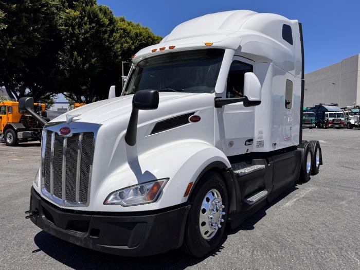 2022 Peterbilt 579-0
