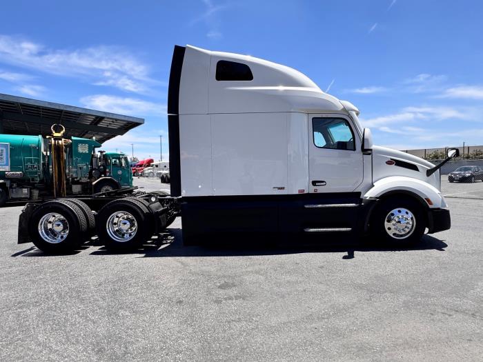 2022 Peterbilt 579-3