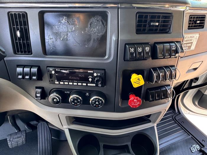 2022 Peterbilt 579-17