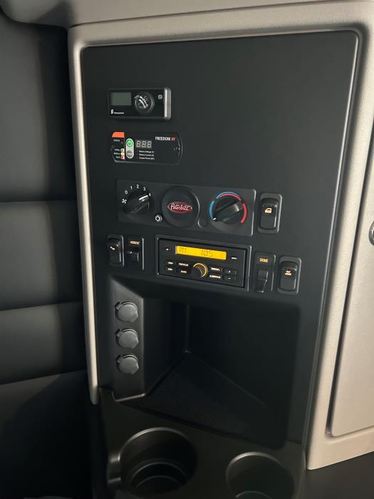 2027 Peterbilt 589-7